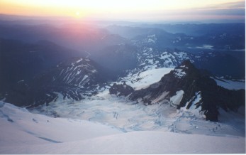 Sonnenaufgang am Mt. Rainier, ca. 4000m